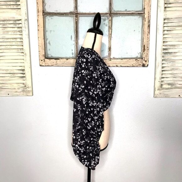 Adorable NWT Long Balloon Sleeve Floral Crop Top - Picture 8 of 11
